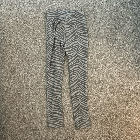 Aerie Gray Zebra Print PJ Set - Picture 10 of 11